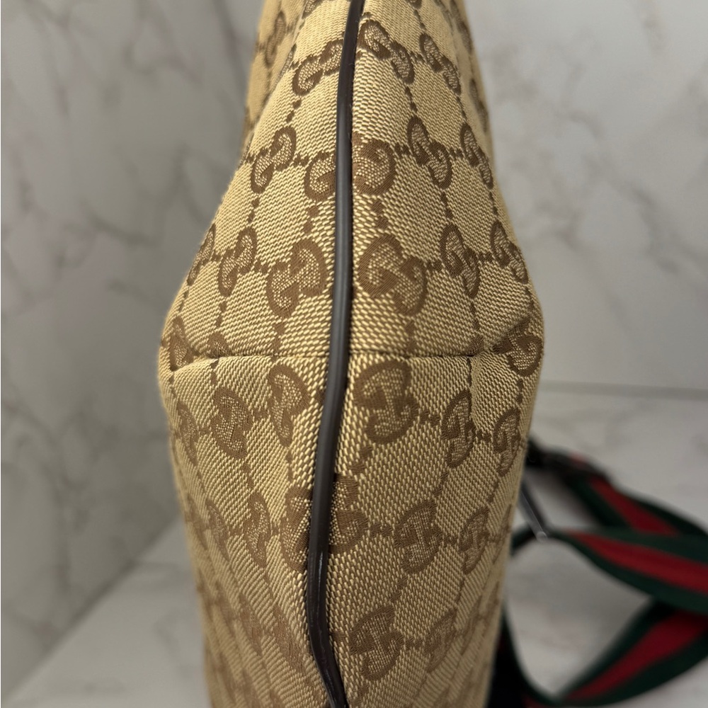 Gucci Beige Monogram Bag with Red and Green Strap - Picture 7 of 16